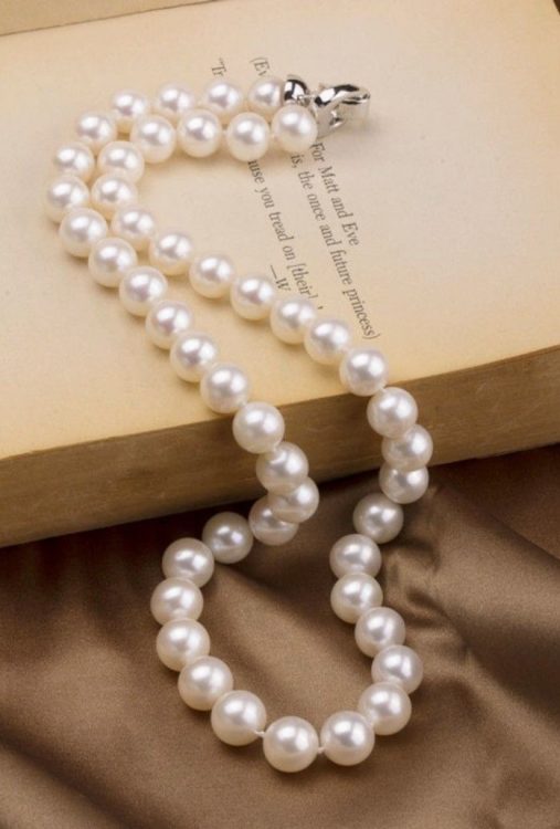 Classic Pearl Elegance – By Tritiya Gold & Diamonds