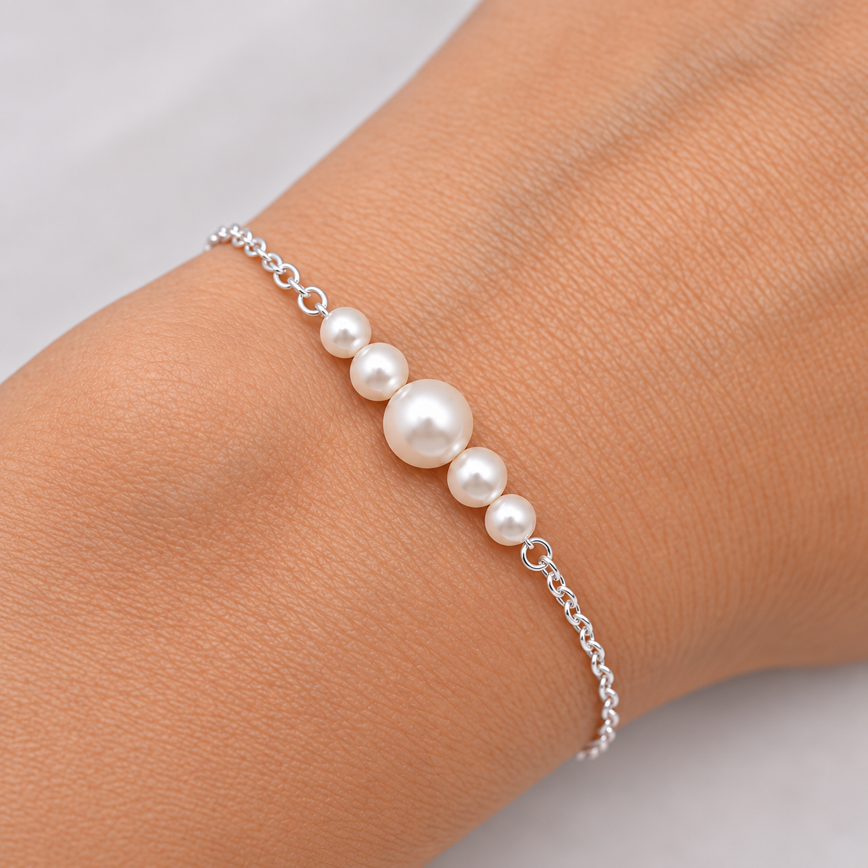 Classic Graduated Pearl Bracelet