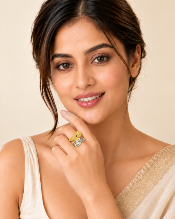 Floral Mesh Dual-Tone Gold Ring with Diamond-Cut Texture