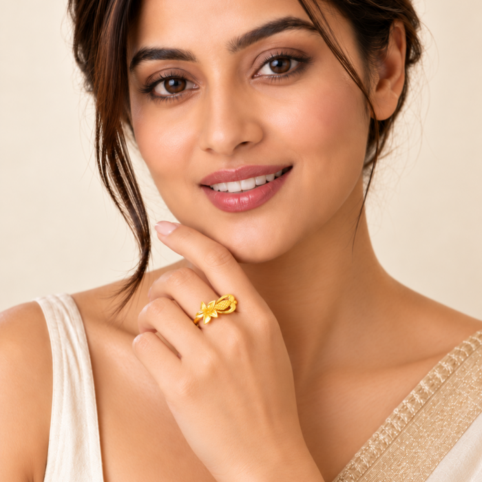 Elegant Gold Floral Motif Ring