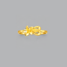 Elegant Gold Floral Motif Ring